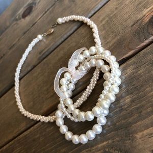 Pearl necklace and bracelet set